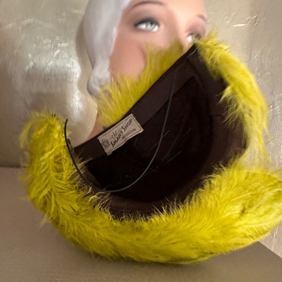 GORGEOUS 1930\'s BROWN FELT HAT WITH ASYMMETRICAL BRIM WITH CHARTREUSE FEATHERS main image 7